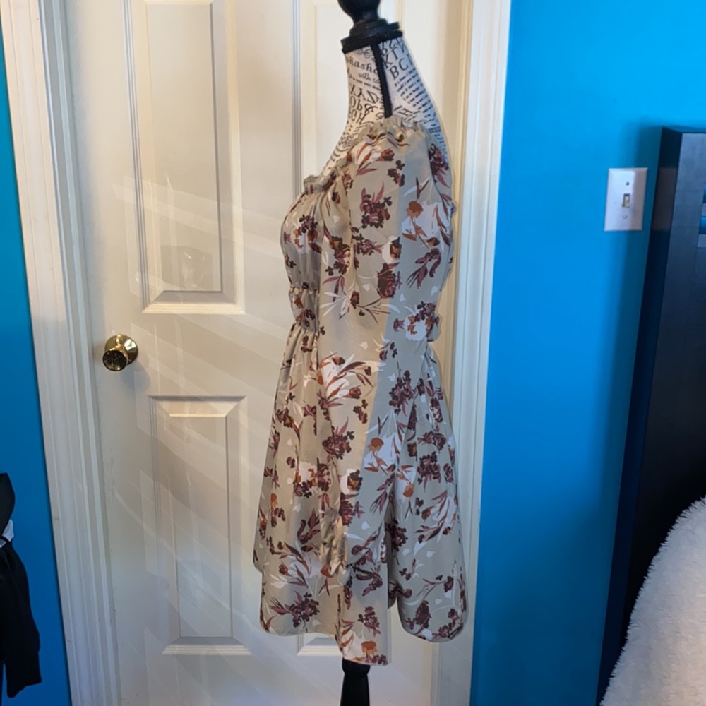 Women’s off the shoulder floral dress - Picture 6 of 7